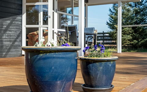 Troels - 750M from the Sea: Piscine, Mobilier De Jardin, Meubles, Recours, Dalle, Eco Hôtel, Ombre, Chaise, Loisir, Biens