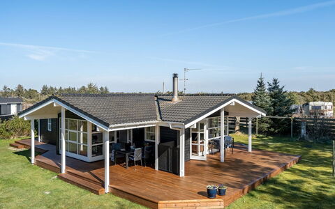 Troels - 750M from the Sea: Piscine, Mobilier De Jardin, Meubles, Recours, Dalle, Eco Hôtel, Ombre, Chaise, Loisir, Biens