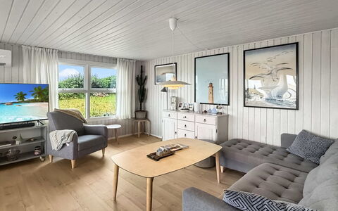 Steffenie - 400M from the Sea: Meubles, Design Intérieur, Sol, Sol, Bois, Plafond, Canapé, Salon, Parquet, Pièce