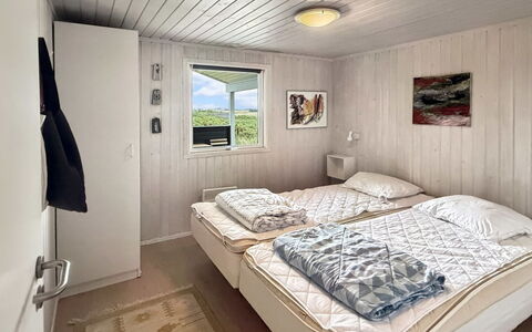 Steffenie - 400M from the Sea: Bois, Domicile, Chambre, Lit, Cadre De Lit, Literie, Conception, Dur, Drap De Lit, Daylighting