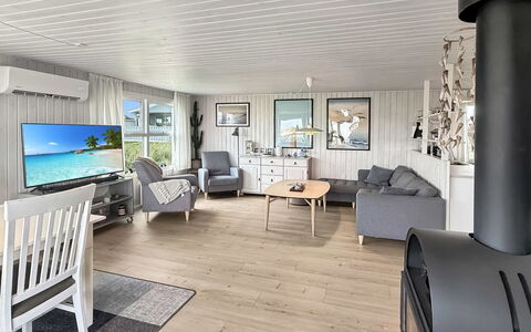 Steffenie - 400M from the Sea: Bois, Sol, Meubles, Sol, Domicile, Parquet, Salon, Dur, Canapé