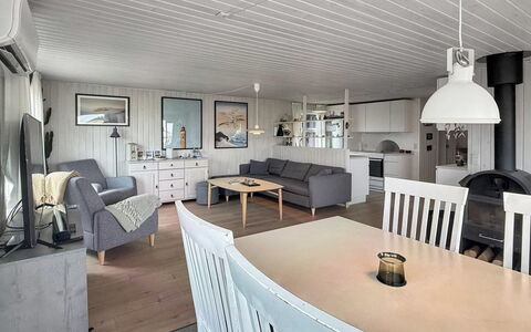 Steffenie - 400M from the Sea: Bois, Sol, Meubles, Sol, Plafond, Domicile, Salon, Table Cuisine Et Salle A Manger, Dur, Parquet