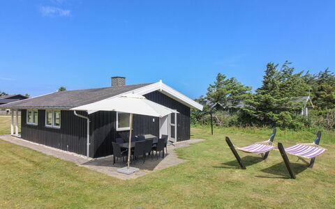 Alberga - 700M from the Sea: Bois, Maison, Chalet, Domicile, Toit, Zone Rurale, Siding, Cabane En Rondins, Batiments Jardin, Dur