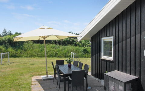 Alberga - 700M from the Sea: Bois, Maison, Chalet, Domicile, Toit, Zone Rurale, Siding, Cabane En Rondins, Batiments Jardin, Dur