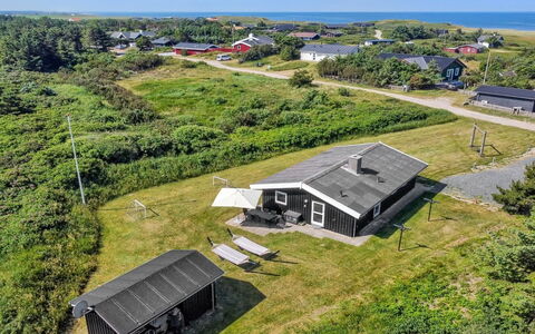 Alberga - 700M from the Sea: Bois, Maison, Chalet, Domicile, Toit, Zone Rurale, Siding, Cabane En Rondins, Batiments Jardin, Dur