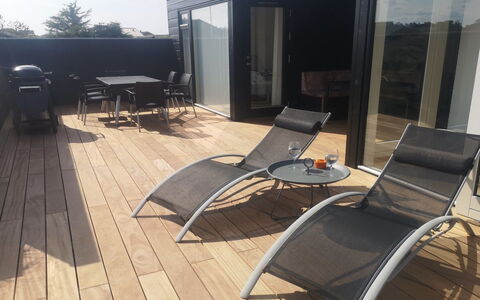 Darla - 375M from the Sea: Bois, Sol, Design Intérieur, Sol, Meubles, Parquet, Pièce, Plafond, Tache De Bois, Dur