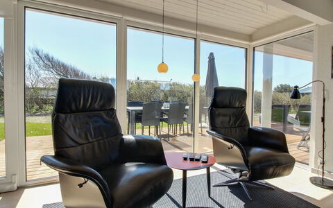 Minza - 250M from the Sea: Meubles, Chaise, Sol, Design Intérieur, Sol, Domicile, Salon, Confort, Appartement, Pièce