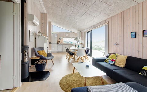Mikkel - 300M from the Sea: Bois, Sol, Plafond, Salon, Pièce, Parquet, Dur, Électroménager, Tache De Bois
