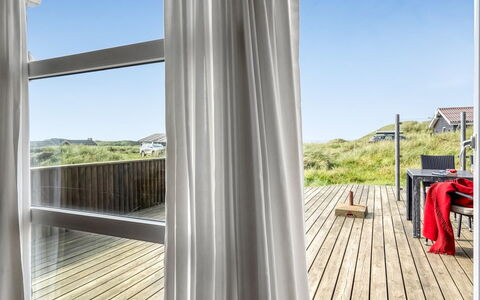 Broder - 150M from the Sea: Maison, Domicile, Porte, Toit, Chalet, Biens, Jardin, Ombre, Siding, Cour
