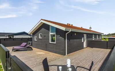 Franceska - 450M from the Sea