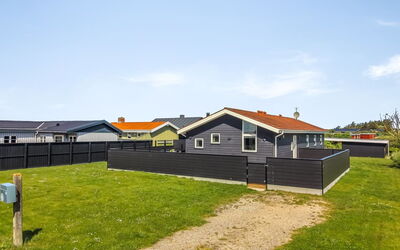 Franceska - 450M from the Sea