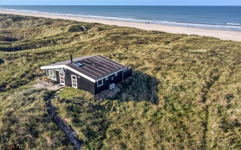 Anissa - 100M from the Sea: Toit, Maison, Lot Terre, Domicile, Chalet, Biens, Batiments Jardin, Ombre, Cabane En Rondins, Aménagement Paysager