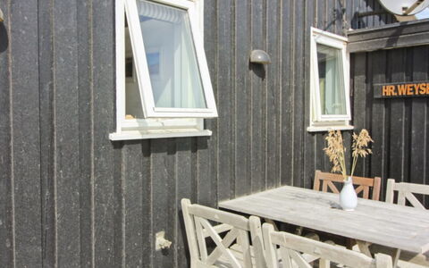 Freydis - 92M from the Sea: Meubles, Design Intérieur, Chaise, Sol, Table, Recours, Sol, Plafond, Pièce, Eco Hôtel