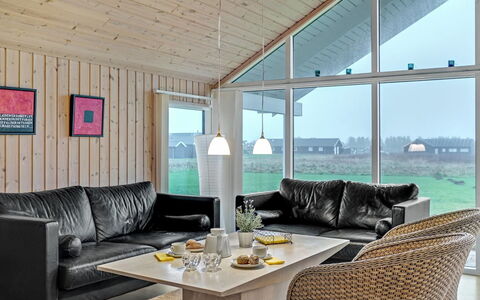 Mattis - 650M from the Sea: Meubles, Design Intérieur, Bois, Plafond, Canapé, Salon, Domicile, Sol, Pièce, Sol