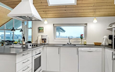 Mattis - 650M from the Sea: Cuisine, Comptoir, Appareil De Cuisine, Plafond, Principaux Appliance, Sol, Luminaire, Électroménager, Design Intérieur, Cabinetry
