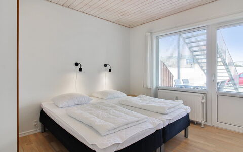 Haghni - 200M from the Sea: Domicile, Chalet, Porche, Dur, Siding, Plate-Forme, Ombre, Planche, Biens, Batiments Jardin