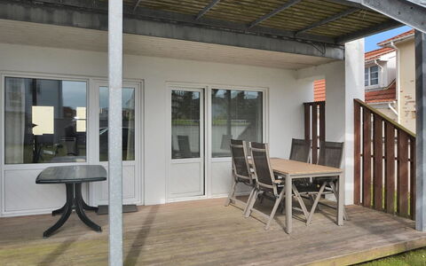 Haghni - 200M from the Sea: Meubles, Design Intérieur, Chaise, Sol, Table, Recours, Sol, Plafond, Pièce, Eco Hôtel