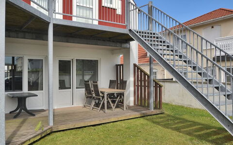Haghni - 200M from the Sea: Meubles, Design Intérieur, Chaise, Sol, Table, Recours, Sol, Plafond, Pièce, Eco Hôtel