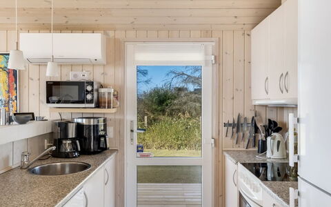 Söhnke - 400M from the Sea: Bois, Sol, Sol, Cuisine, Design Intérieur, Principaux Appliance, Domicile, Appareil De Cuisine, Meubles, Comptoir