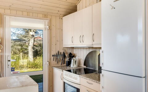 Söhnke - 400M from the Sea: Cuisine, Bois, Principaux Appliance, Appareil De Cuisine, Design Intérieur, Sol, Comptoir, Meubles, Domicile, Sol