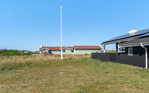 Ralf - 300M from the Sea: Bâtiment, Maison, Bois, Domicile, Toit, Chalet, Zone Résidentielle, Arbuste, Architecture