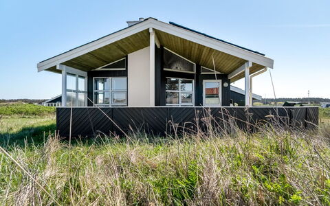 Ralf - 300M from the Sea: Bâtiment, Maison, Bois, Domicile, Toit, Chalet, Zone Résidentielle, Arbuste, Architecture