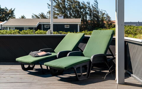Ralf - 300M from the Sea: Piscine, Mobilier De Jardin, Meubles, Recours, Dalle, Eco Hôtel, Ombre, Chaise, Loisir, Biens