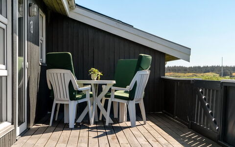 Ralf - 300M from the Sea: Piscine, Mobilier De Jardin, Meubles, Recours, Dalle, Eco Hôtel, Ombre, Chaise, Loisir, Biens