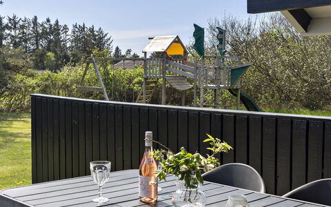 Aleksia - 1Km from the Sea: Mobilier De Jardin, Meubles, Tableau De Plein Air, Ombre, Chaise, Jardin, Dur, Arrière-Cour, Plate-Forme, Planche