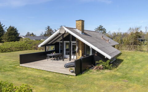 Aleksia - 1Km from the Sea: Toit, Maison, Domicile, Chalet, Ferme, Ombre, Siding, Batiments Jardin, Porche, Structure En Plein Air