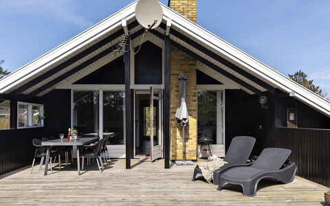 Aleksia - 1Km from the Sea: Chalet, Arrière-Cour, Cour, Batiments Jardin, Cabanon, Siding, Mobilier De Jardin, Cabane En Rondins, Structure En Plein Air, Cabane