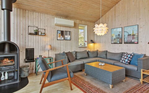 Sari - 600M from the Sea: Piscine, Mobilier De Jardin, Meubles, Recours, Dalle, Eco Hôtel, Ombre, Chaise, Loisir, Biens