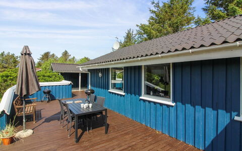 Sari - 600M from the Sea: Piscine, Mobilier De Jardin, Meubles, Recours, Dalle, Eco Hôtel, Ombre, Chaise, Loisir, Biens