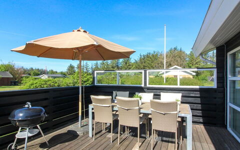 Awarth - 500M from the Sea: Bois, Maison, Chalet, Domicile, Toit, Zone Rurale, Siding, Cabane En Rondins, Batiments Jardin, Dur