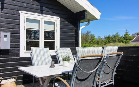 Awarth - 500M from the Sea: Bois, Maison, Chalet, Domicile, Toit, Zone Rurale, Siding, Cabane En Rondins, Batiments Jardin, Dur