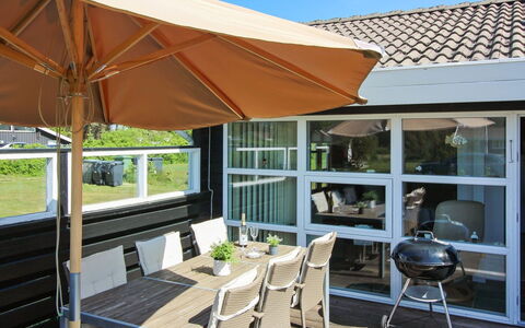 Awarth - 500M from the Sea: Bois, Maison, Chalet, Domicile, Toit, Zone Rurale, Siding, Cabane En Rondins, Batiments Jardin, Dur