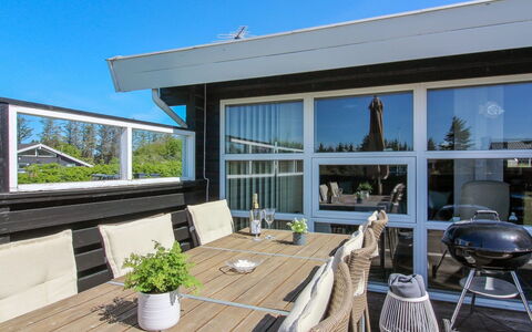 Awarth - 500M from the Sea: Bois, Maison, Chalet, Domicile, Toit, Zone Rurale, Siding, Cabane En Rondins, Batiments Jardin, Dur