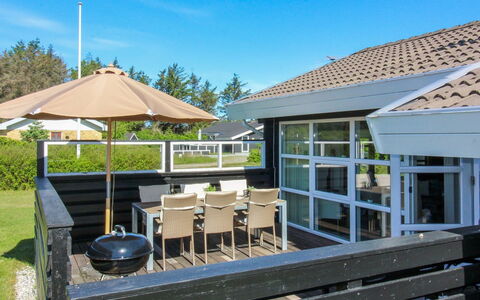 Awarth - 500M from the Sea: Bois, Maison, Chalet, Domicile, Toit, Zone Rurale, Siding, Cabane En Rondins, Batiments Jardin, Dur