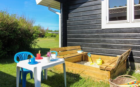 Awarth - 500M from the Sea: Bois, Maison, Chalet, Domicile, Toit, Zone Rurale, Siding, Cabane En Rondins, Batiments Jardin, Dur