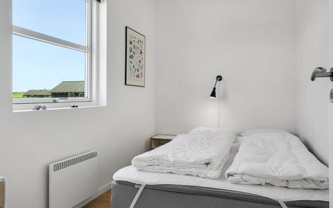 Sinica - 1.4Km from the Sea: Mur, Plafond, Design Intérieur, Chambre, Sol, Lit, Sol, Domicile, Literie, Pièce