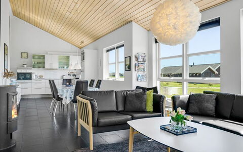 Sinica - 1.4Km from the Sea: Design Intérieur, Meubles, Sol, Plafond, Canapé, Bois, Sol, Salon, Luminaire, Domicile