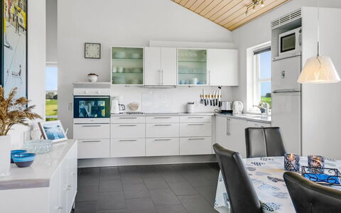 Sinica - 1.4Km from the Sea: Cuisine, Comptoir, Design Intérieur, Sol, Meubles, Appareil De Cuisine, Cabinetry, Plafond, Principaux Appliance, Sol
