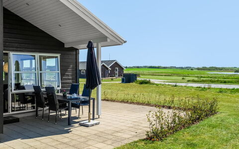 Sinica - 1.4Km from the Sea: Chalet, Ombre, Rive, Mobilier De Jardin, Recours, Chaise, Passerelle, Planche, Porche, Siding