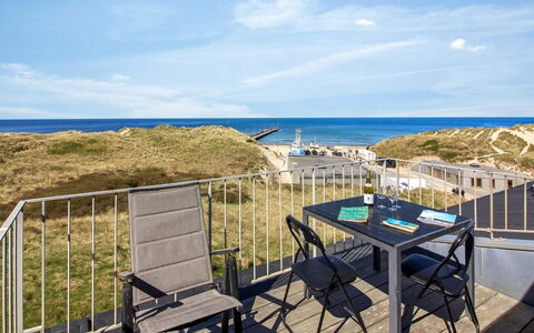 Britta - 100M from the Sea: Chalet, Jardin, Siding, Batiments Jardin, Ombre, Cour, Arrière-Cour, Pelouse, Ferme, Aménagement Paysager