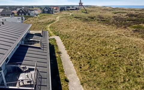Britta - 100M from the Sea: Chalet, Jardin, Siding, Batiments Jardin, Ombre, Cour, Arrière-Cour, Pelouse, Ferme, Aménagement Paysager