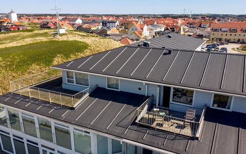 Britta - 100M from the Sea: Bois, Maison, Chalet, Domicile, Toit, Zone Rurale, Siding, Cabane En Rondins, Batiments Jardin, Dur