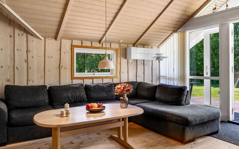 Gottfrede - 600M from the Sea: Meubles, Design Intérieur, Chaise, Sol, Table, Recours, Sol, Plafond, Pièce, Eco Hôtel