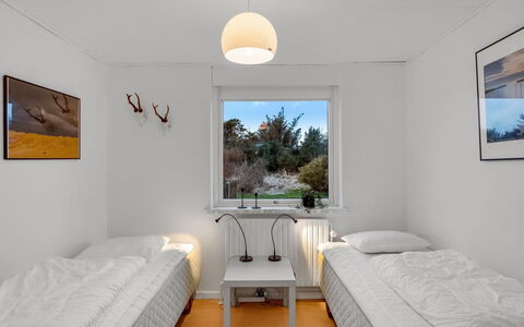Urho - 500M from the Sea: Lit, Chambre, Mur, Literie, Design Intérieur, Drap De Lit, Plafond, Sol, Cadre De Lit, Sol