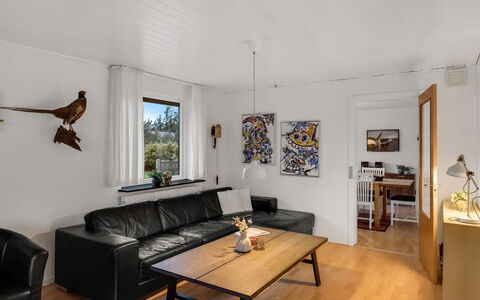 Urho - 500M from the Sea: Mur, Design Intérieur, Meubles, Canapé, Bois, Sol, Salon, Plafond, Sol, Domicile
