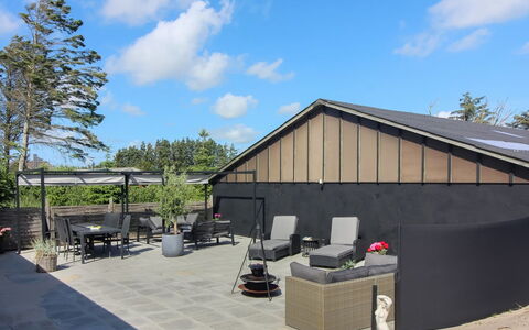 Urho - 500M from the Sea: Ombre, Composite, Mobilier De Jardin, Cour, Jardin, Béton, Chaise, Cour, Aménagement Paysager, Patio